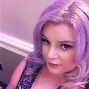 Meet your Posher, Claudia